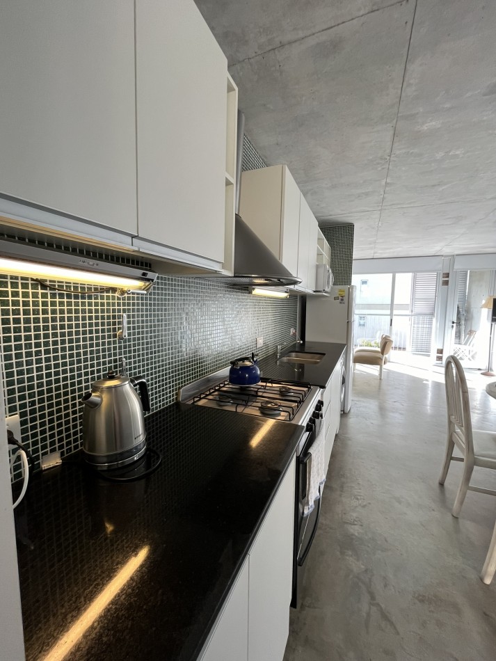 2027 - VALERIA DEL MAR - EN ALQUILER - DEPARTAMENTO PARA 6 CON PILETA