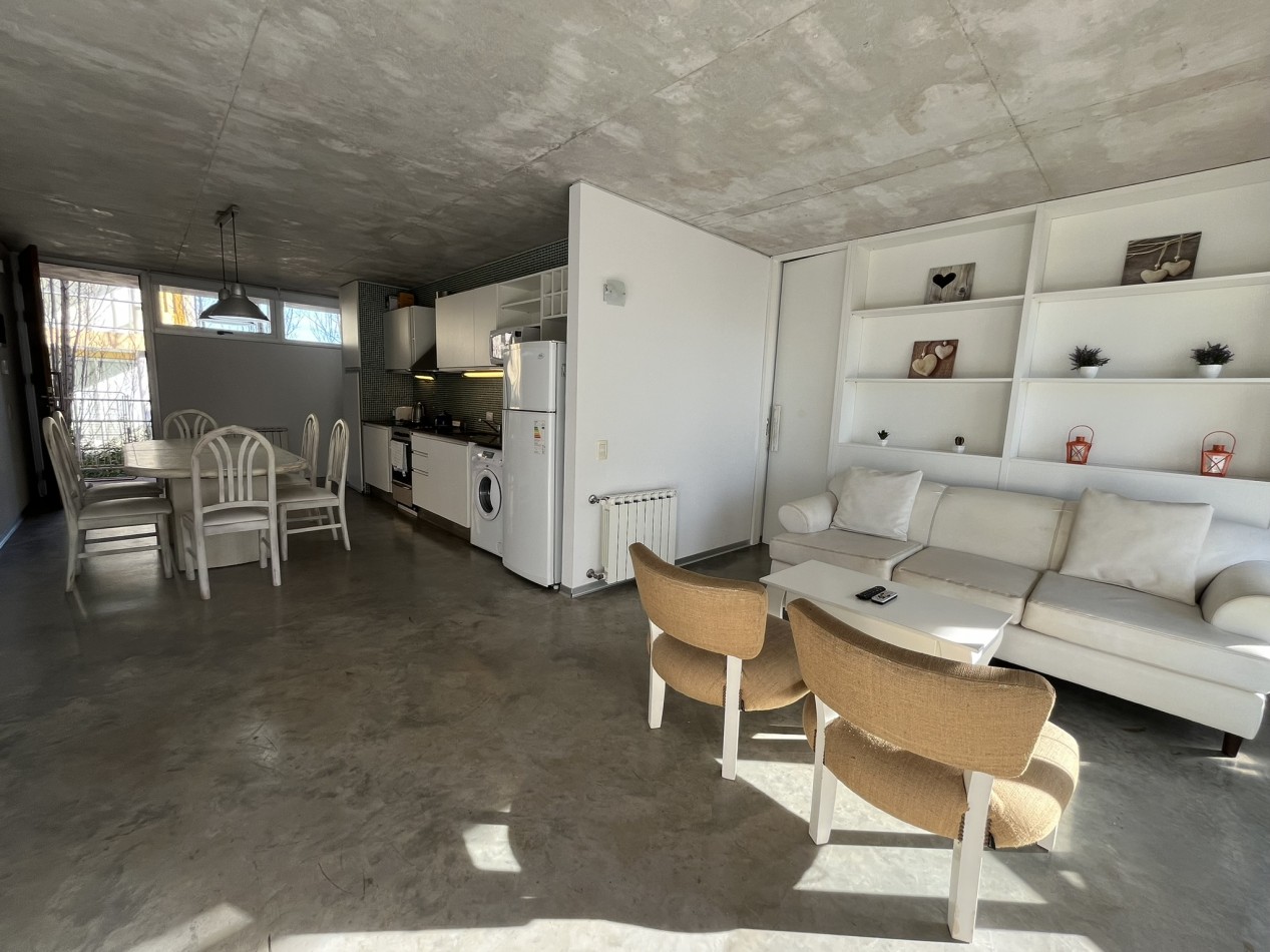 2027 - VALERIA DEL MAR - EN ALQUILER - DEPARTAMENTO PARA 6 CON PILETA