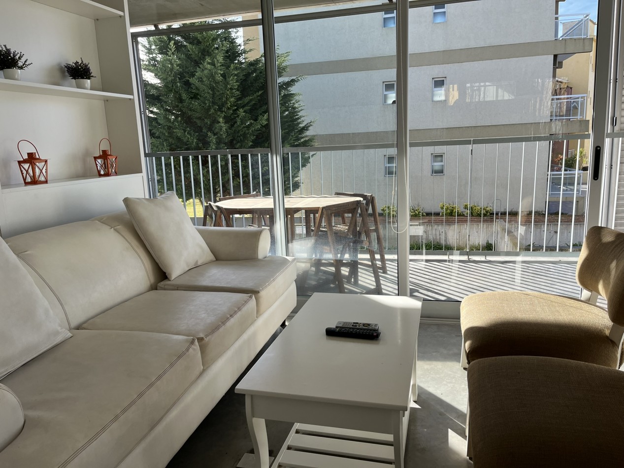 2027 - VALERIA DEL MAR - EN ALQUILER - DEPARTAMENTO PARA 6 CON PILETA