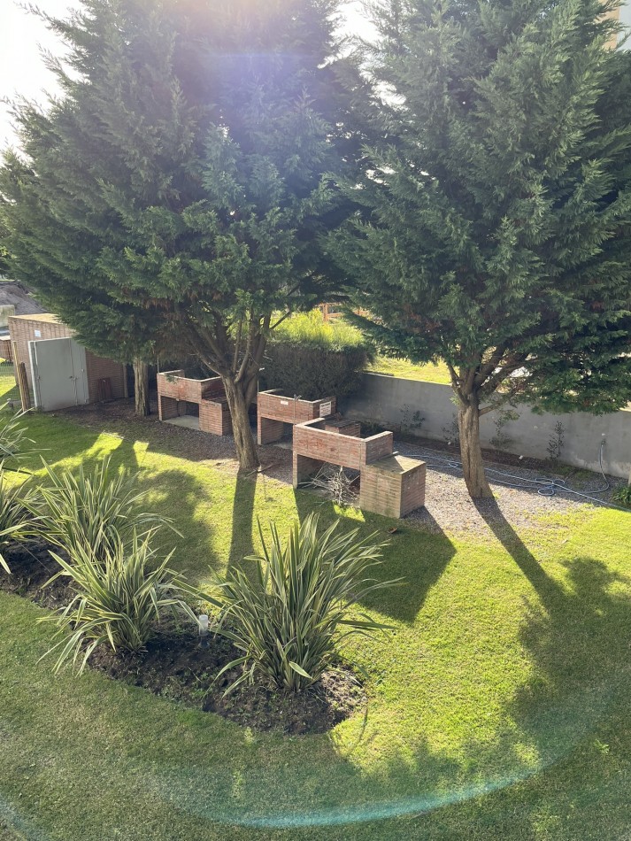 2027 - VALERIA DEL MAR - EN ALQUILER - DEPARTAMENTO PARA 6 CON PILETA