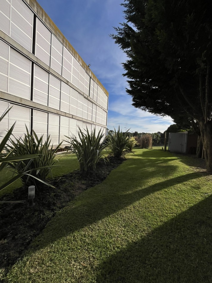 2027 - VALERIA DEL MAR - EN ALQUILER - DEPARTAMENTO PARA 6 CON PILETA