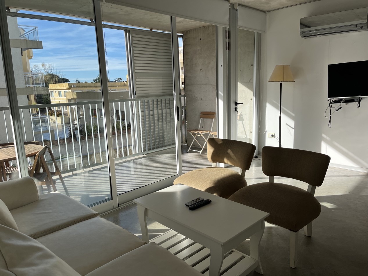 2027 - VALERIA DEL MAR - EN ALQUILER - DEPARTAMENTO PARA 6 CON PILETA