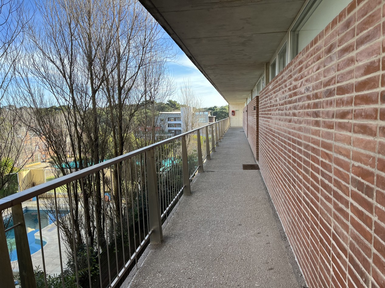 2027 - VALERIA DEL MAR - EN ALQUILER - DEPARTAMENTO PARA 6 CON PILETA