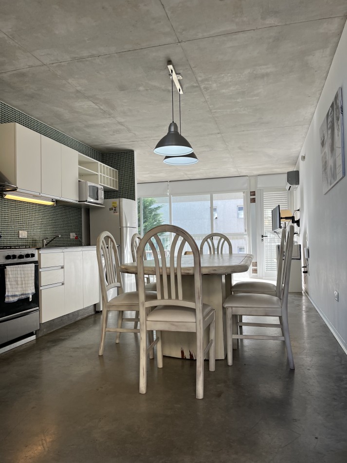 2027 - VALERIA DEL MAR - EN ALQUILER - DEPARTAMENTO PARA 6 CON PILETA