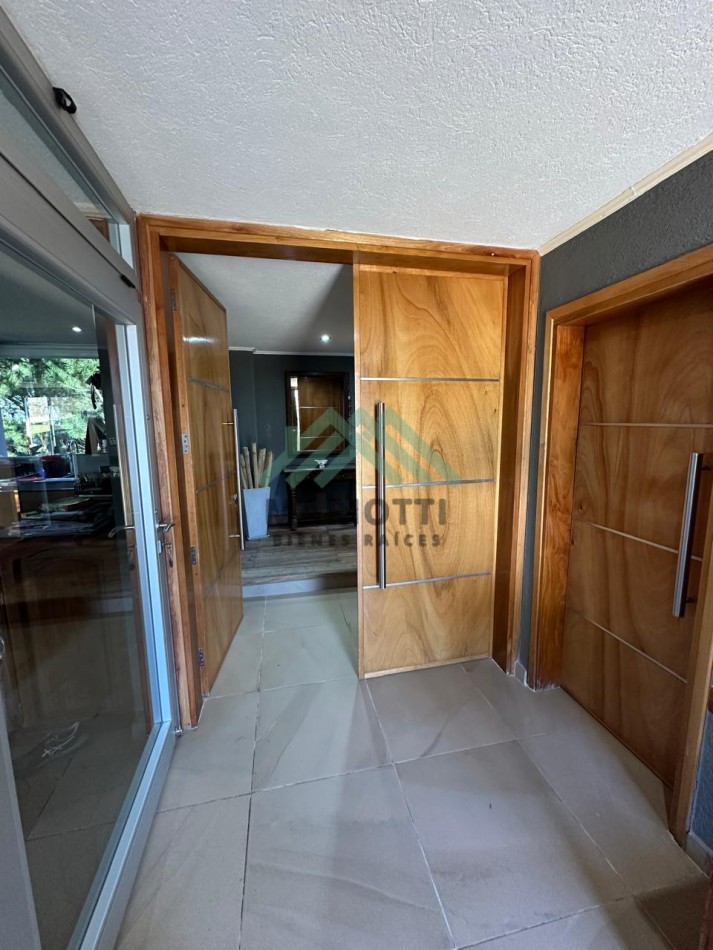 2026 - COSTA ESMERALDA - OPORTUNIDAD - EN VENTA - MODERNA CASA DE HORMIGON 