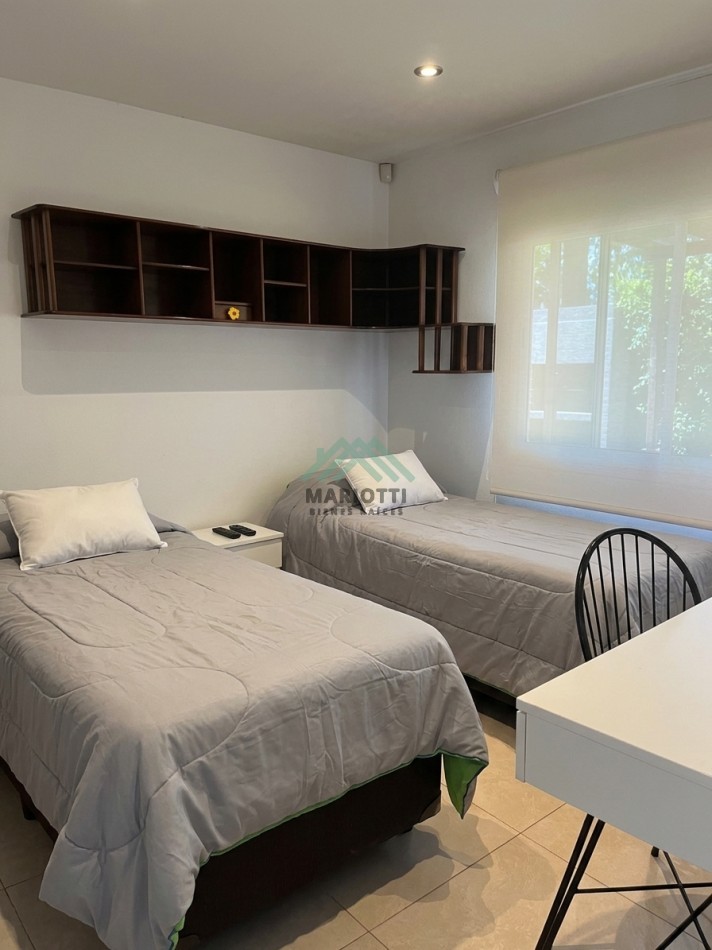 2027 - EN ALQUILER - PINAMAR - OSTENDE - MODERNA CASA EN PH 3 DORM BAÑOS 2 
