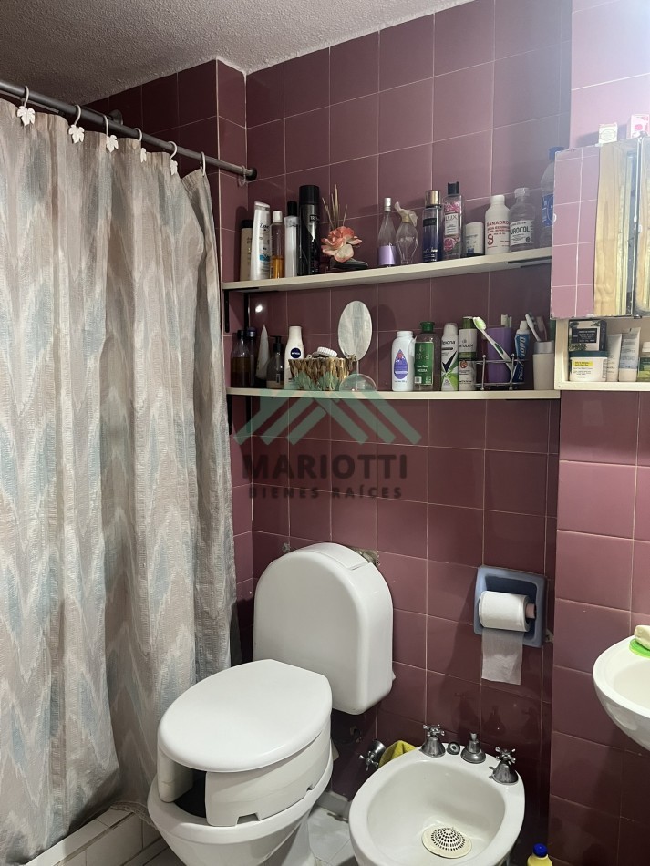 PINAMAR - CENTRO - EN VENTA 3 AMB CON COCINA SEPARADA Y PATIO DESCUBIERTO