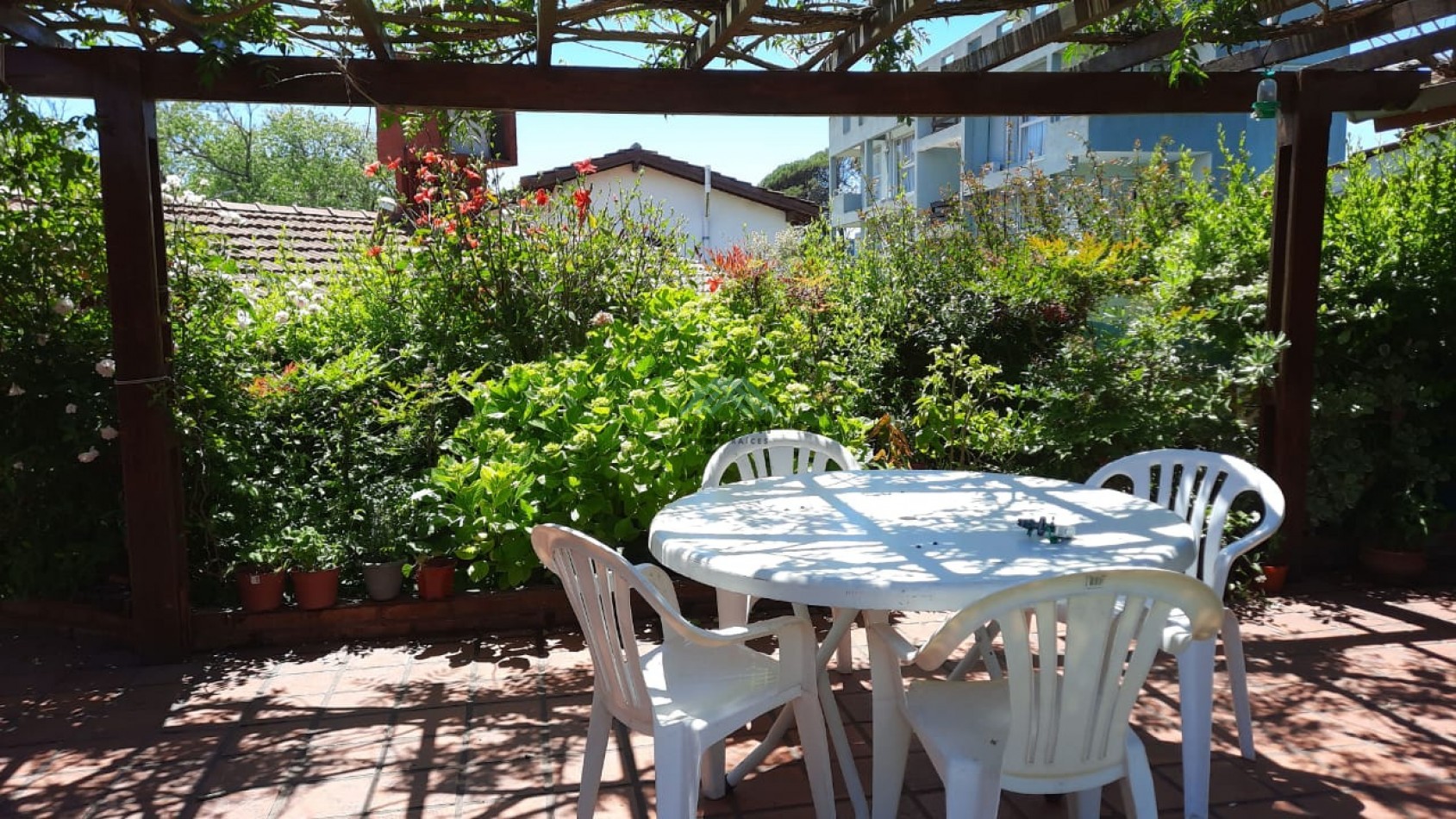 EN VENTA - MAR DE OSTENDE - CASA EN DOS LOTES MULTIFAMILIARES 