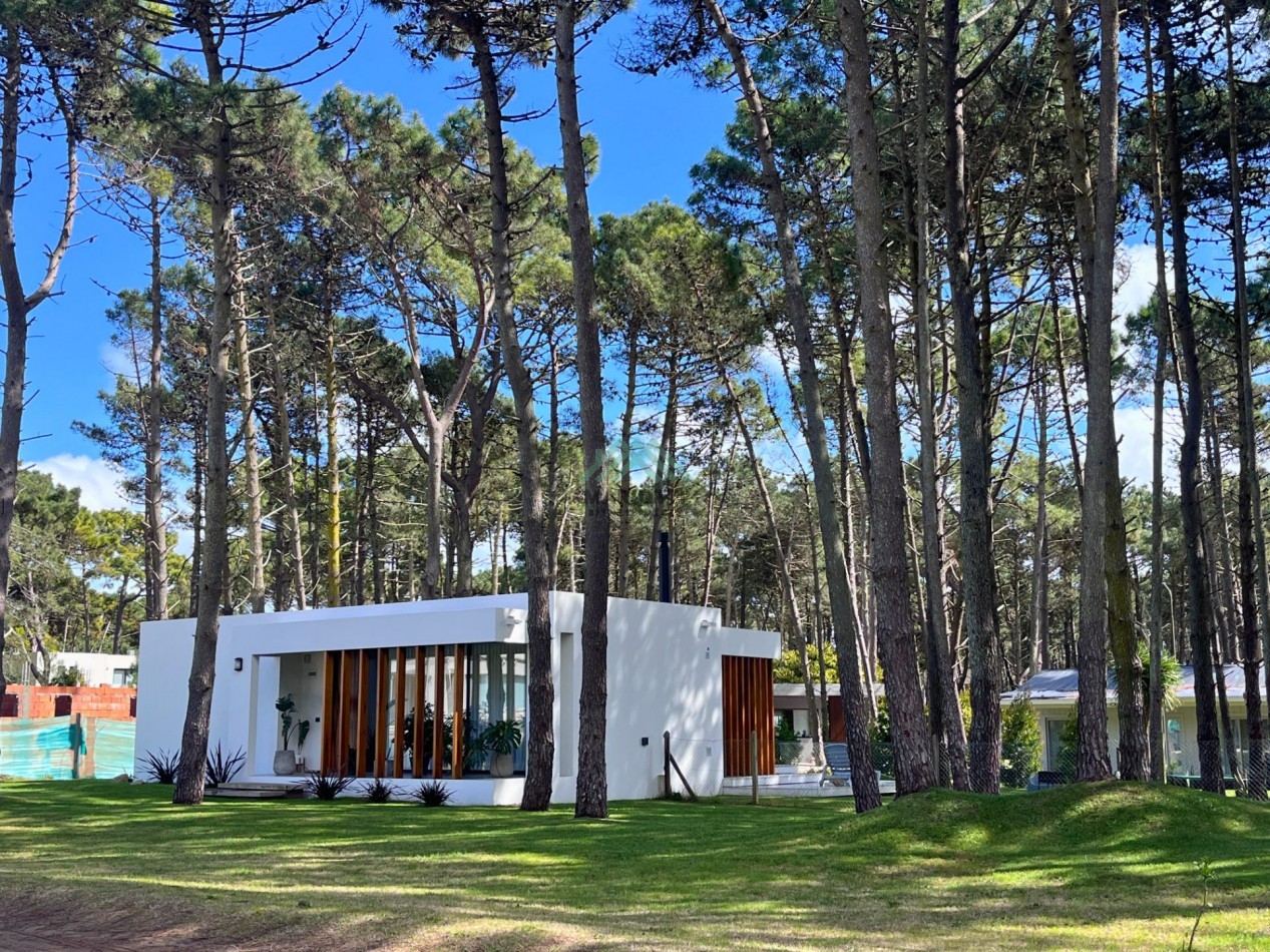 ​2027 EN ALQUILER PINAMAR - CASA ALAMOS PARA 2 PERSONAS CON PILETA