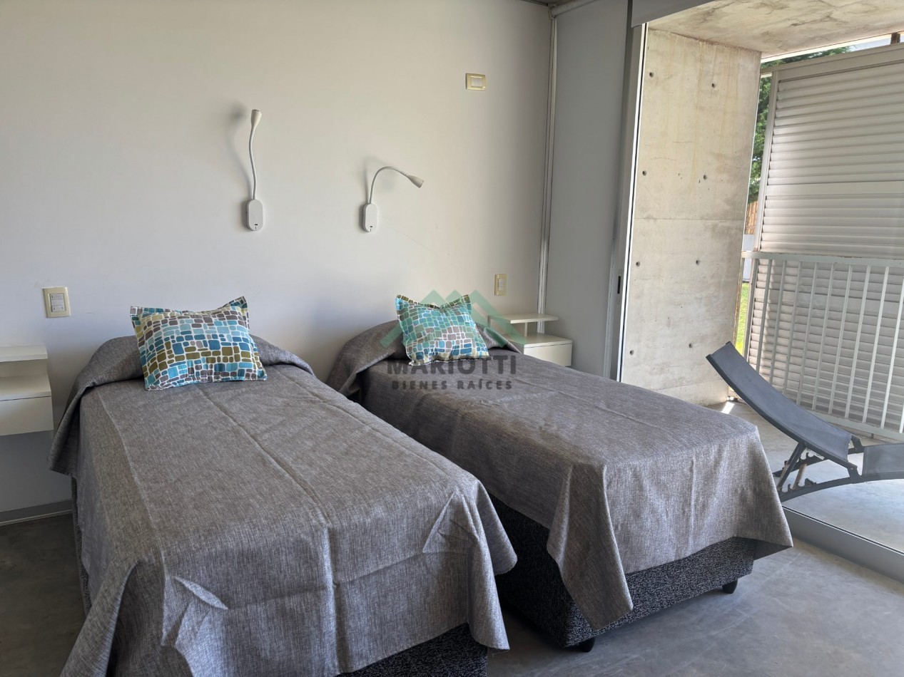 2027 - VALERIA DEL MAR - EN ALQUILER - DEPARTAMENTO PARA 6 CON PILETA
