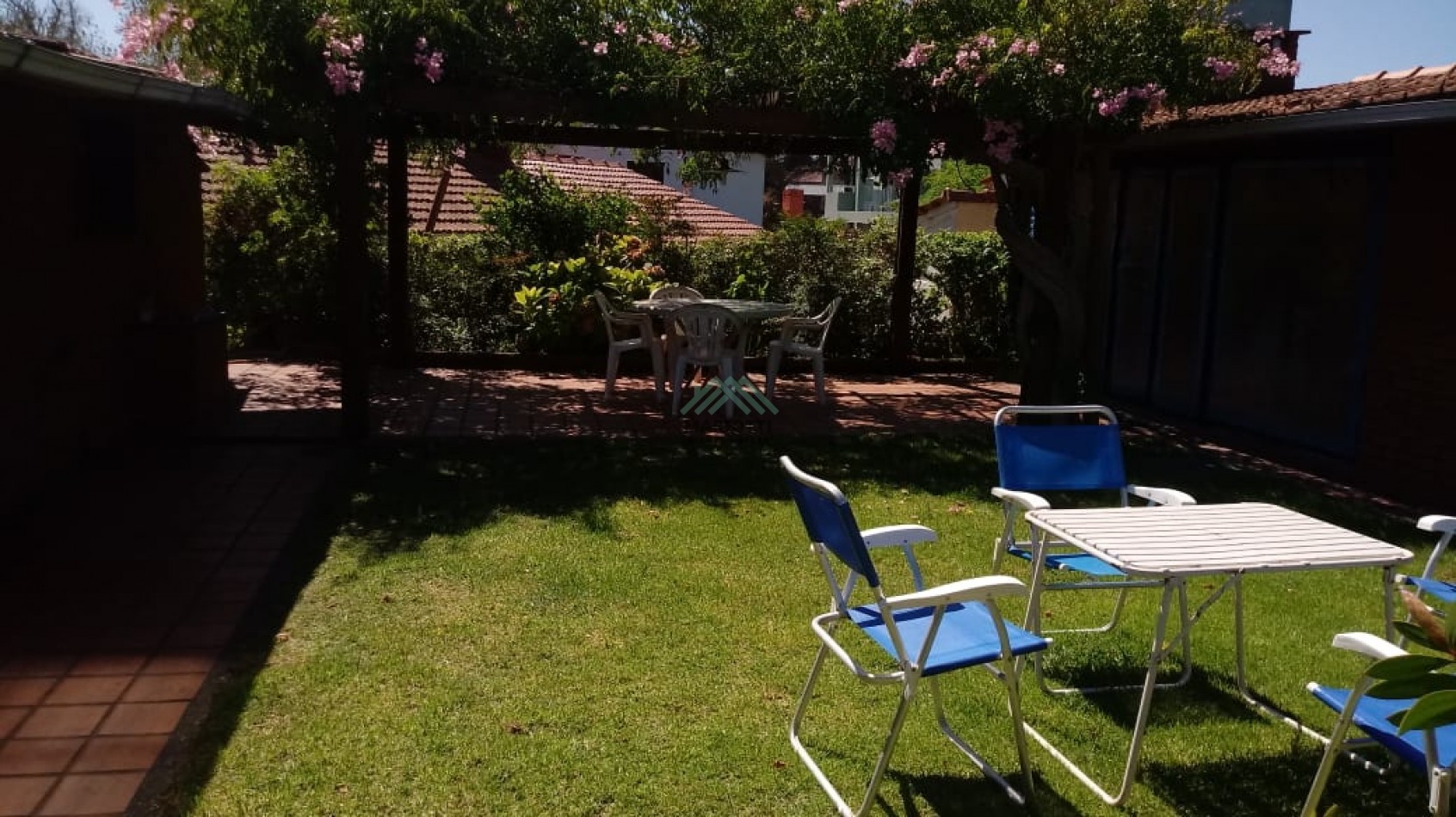 EN VENTA - MAR DE OSTENDE - CASA EN DOS LOTES MULTIFAMILIARES 