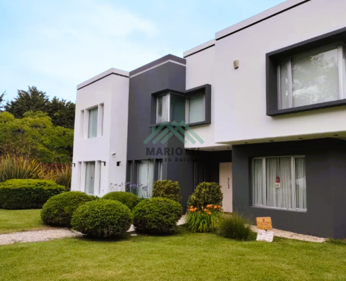 2027 - EN ALQUILER - PINAMAR ZONA NORTE - CASA 4 DORMITORIOS - PILETA
