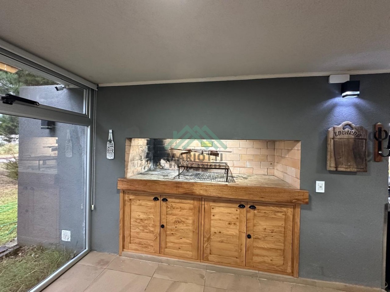 2026 - COSTA ESMERALDA - OPORTUNIDAD - EN VENTA - MODERNA CASA DE HORMIGON 