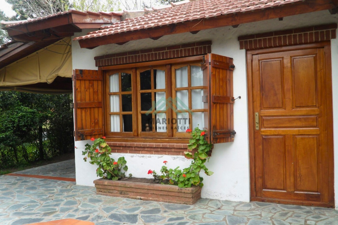 EN VENTA - OSTENDE - CASA Y DEPARTAMENTO EN LOTE MULTIFAMILIAR