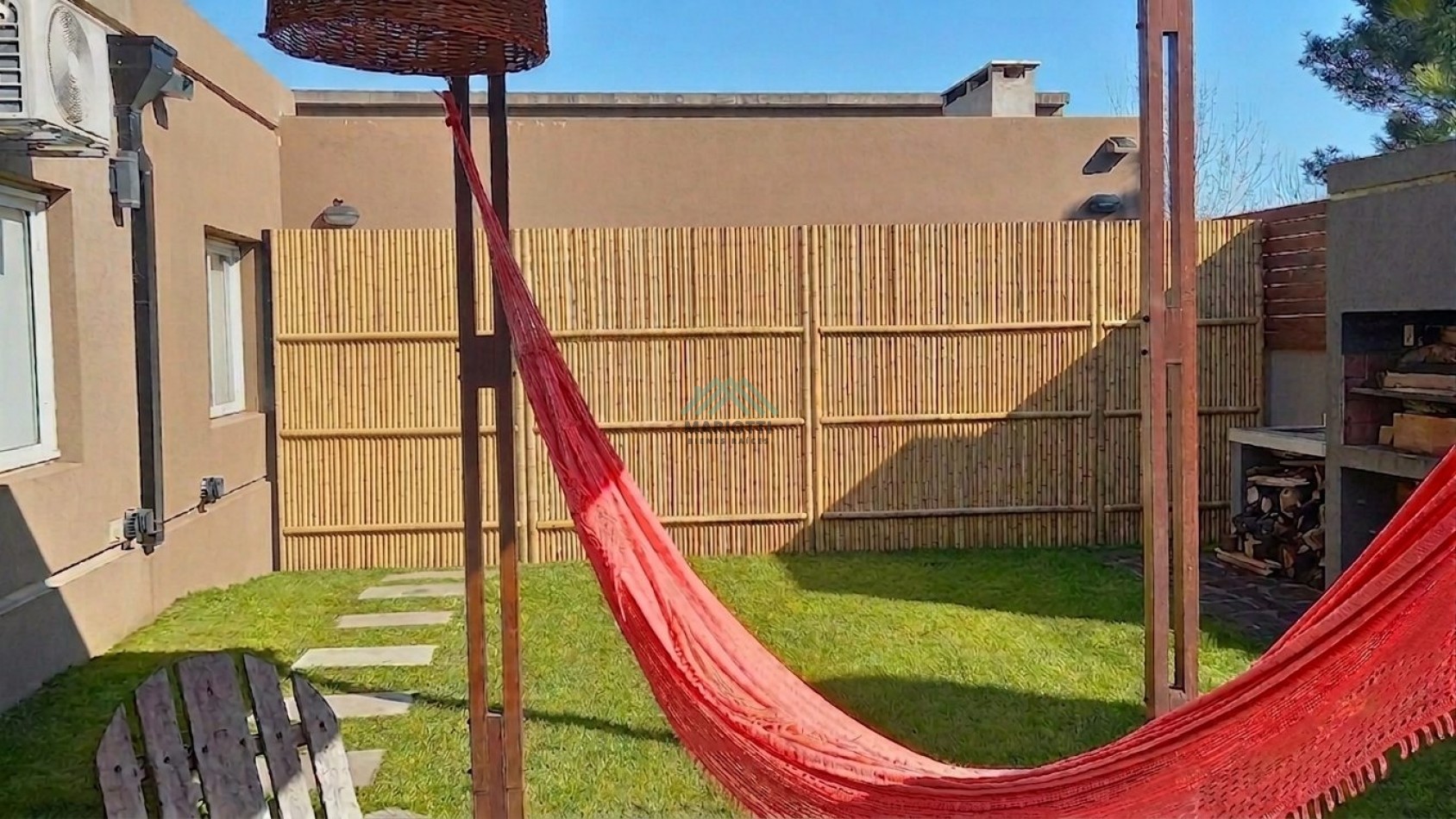 2027 - EN ALQUILER - PINAMAR - OSTENDE - MODERNA CASA EN PH 3 DORM BAÑOS 2 