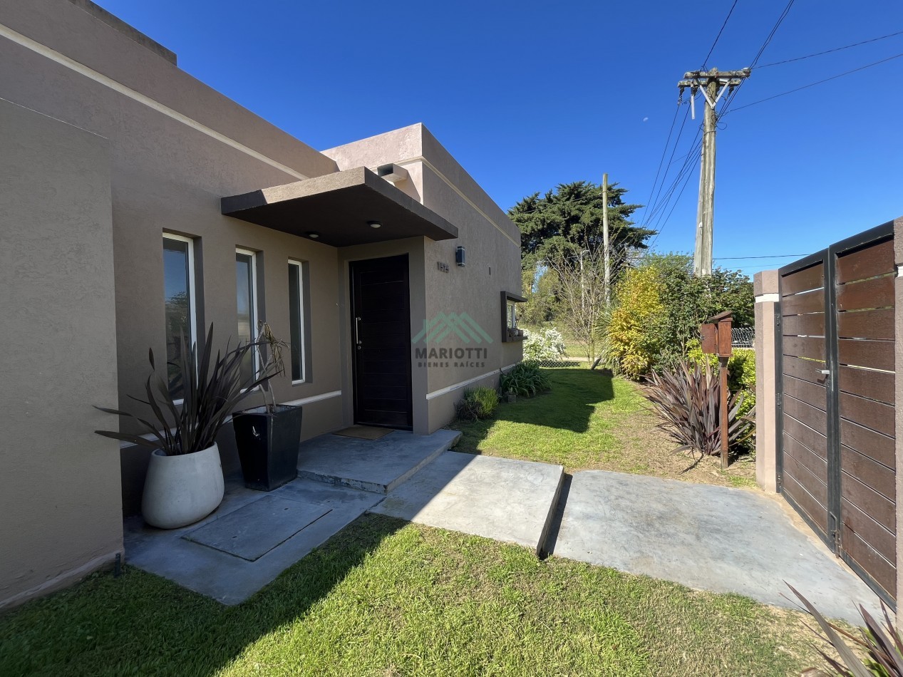 2026 - EN ALQUILER - PINAMAR - OSTENDE - MODERNA CASA 3 DORM 3 BAÑOS Y QUINCHO