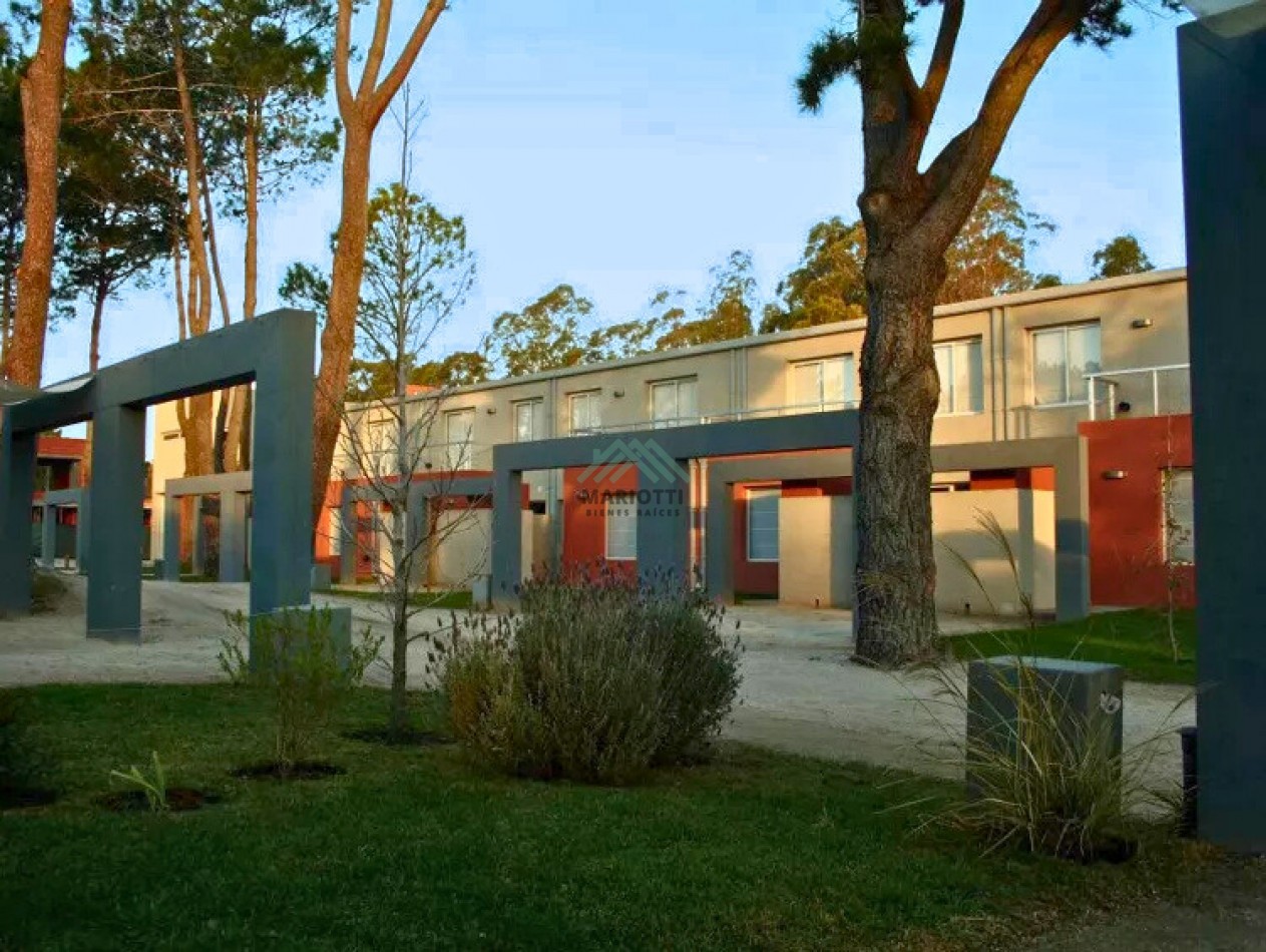 EN ALQUILER ANUAL - OSTENDE - PINAMAR - DUPLEX 3 AMBIENTES EN COMPLEJO CERRADO CON PILETA 