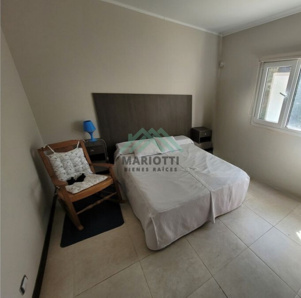 2027 - PINAMAR - EN ALQUILER - MODERNA CASA PARA 6 PERSONAS CON PILETA CERCADA