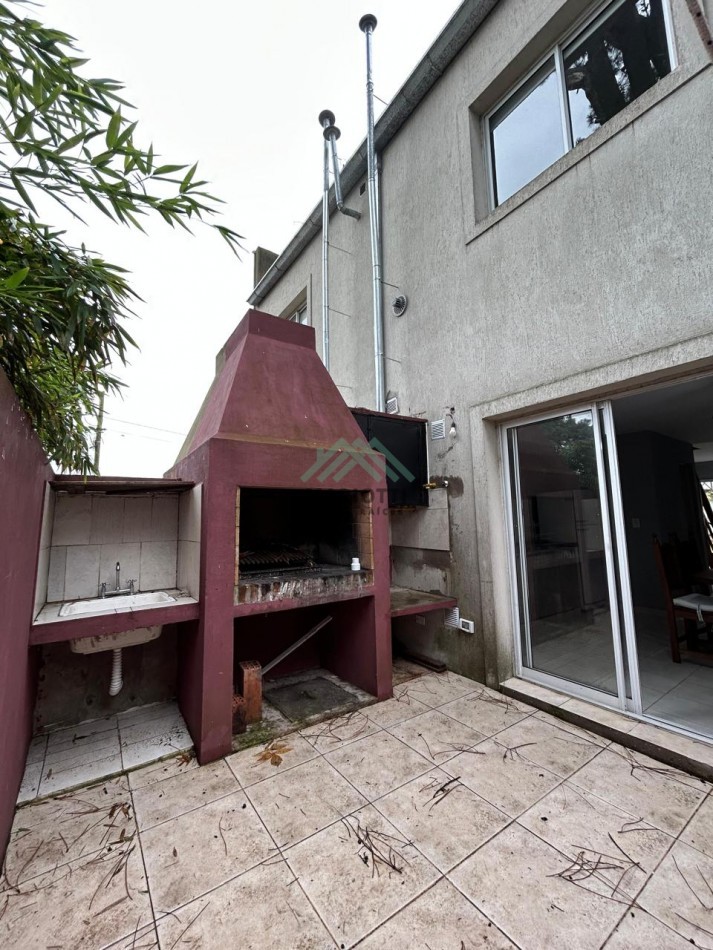 2026 - EN ALQUILER ANUAL - VALERIA DEL MAR - DUPLEX 3 AMBIENTES CON GAS NATURAL