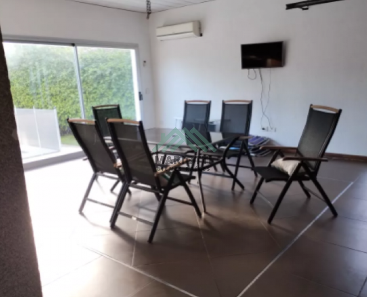 2027 - EN ALQUILER - PINAMAR ZONA NORTE - CASA 4 DORMITORIOS - PILETA