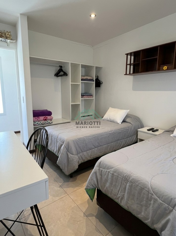 2027 - EN ALQUILER - PINAMAR - OSTENDE - MODERNA CASA EN PH 3 DORM BAÑOS 2 