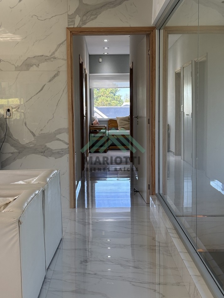 2026 - COSTA ESMERALDA - OPORTUNIDAD - EN VENTA - MODERNA CASA DE HORMIGON 