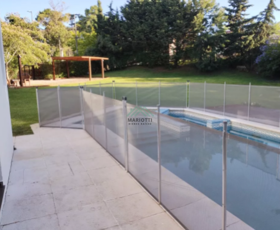 2026 - EN ALQUILER - PINAMAR ZONA NORTE - CASA 4 DORMITORIOS - PILETA