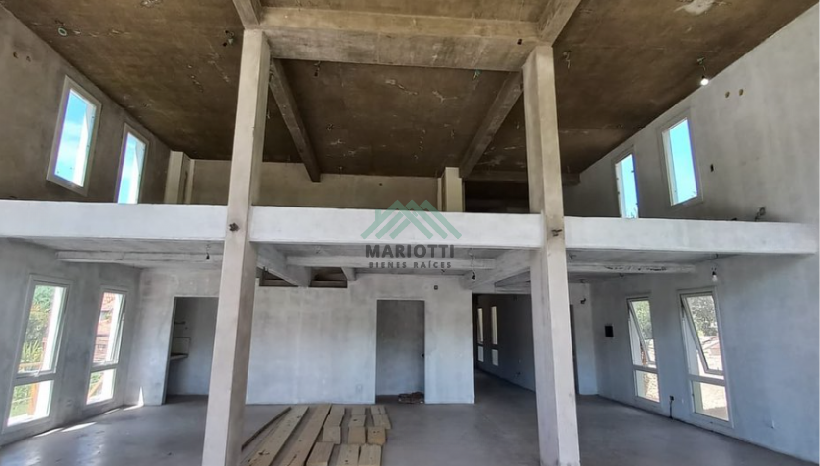 EN ALQUILER - ESPECTACULAR LOCAL DE 465M2 OSTENDE - PINAMAR