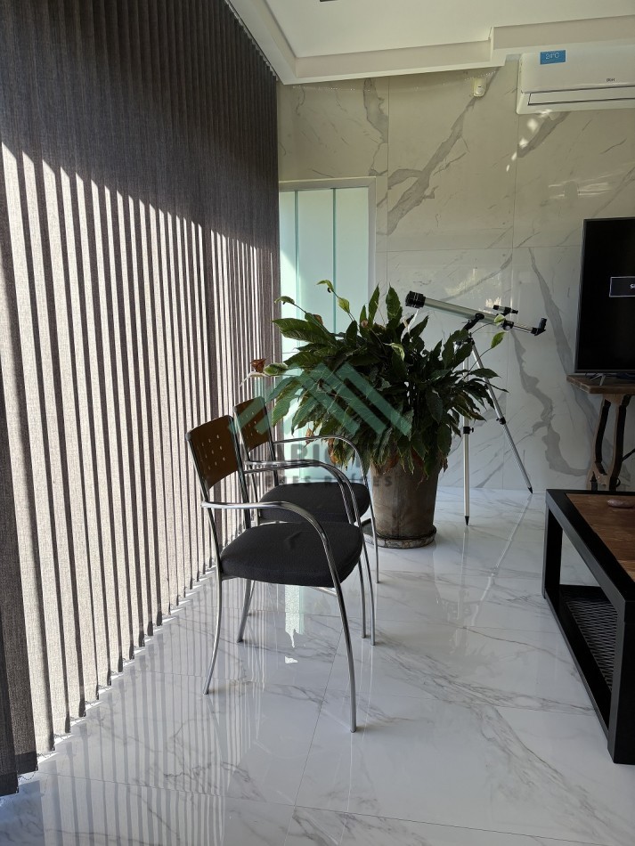 2026 - COSTA ESMERALDA - OPORTUNIDAD - EN VENTA - MODERNA CASA DE HORMIGON 