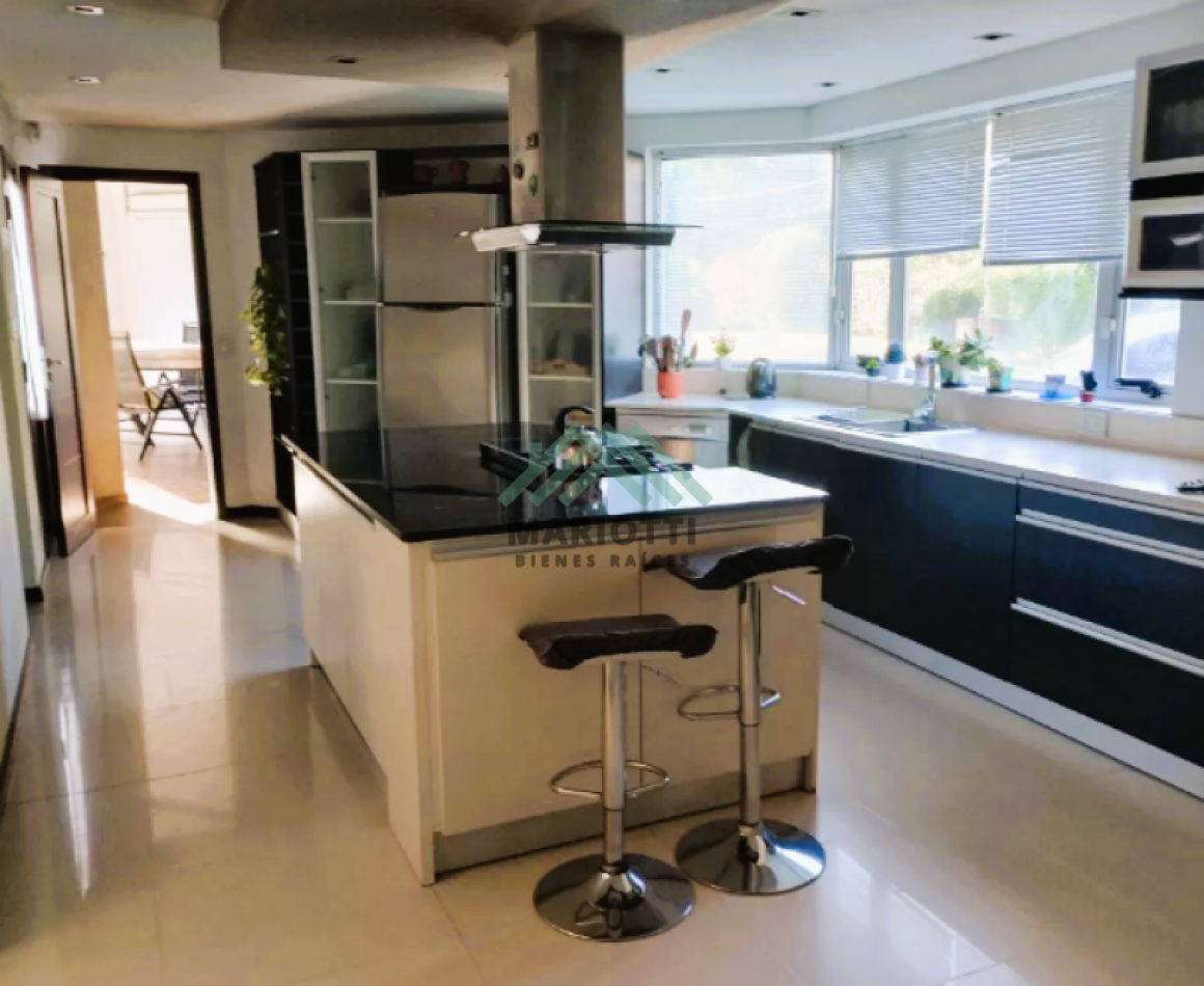 2027 - EN ALQUILER - PINAMAR ZONA NORTE - CASA 4 DORMITORIOS - PILETA