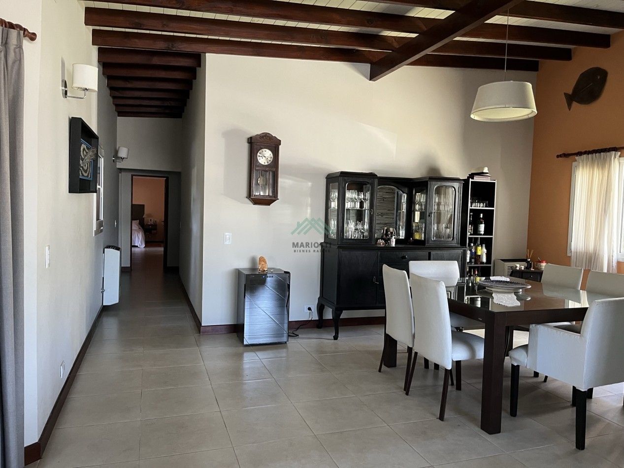 2026 - PINAMAR - EN ALQUILER MODERNA CASA PARA 6 PERSONAS CON PILETA CERCADA