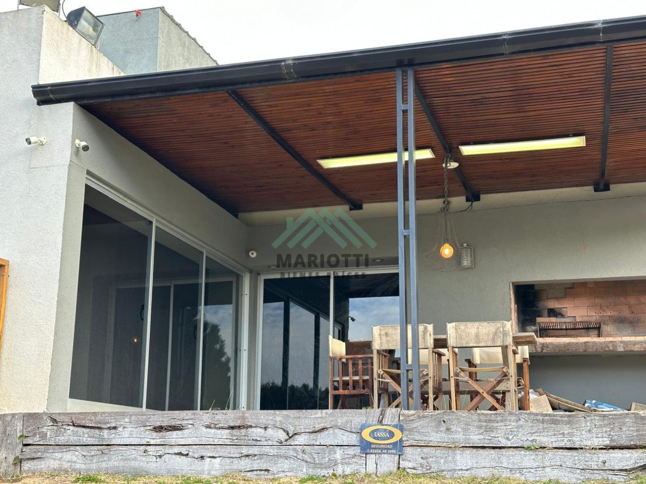 2026 - COSTA ESMERALDA - OPORTUNIDAD - EN VENTA - MODERNA CASA DE HORMIGON 