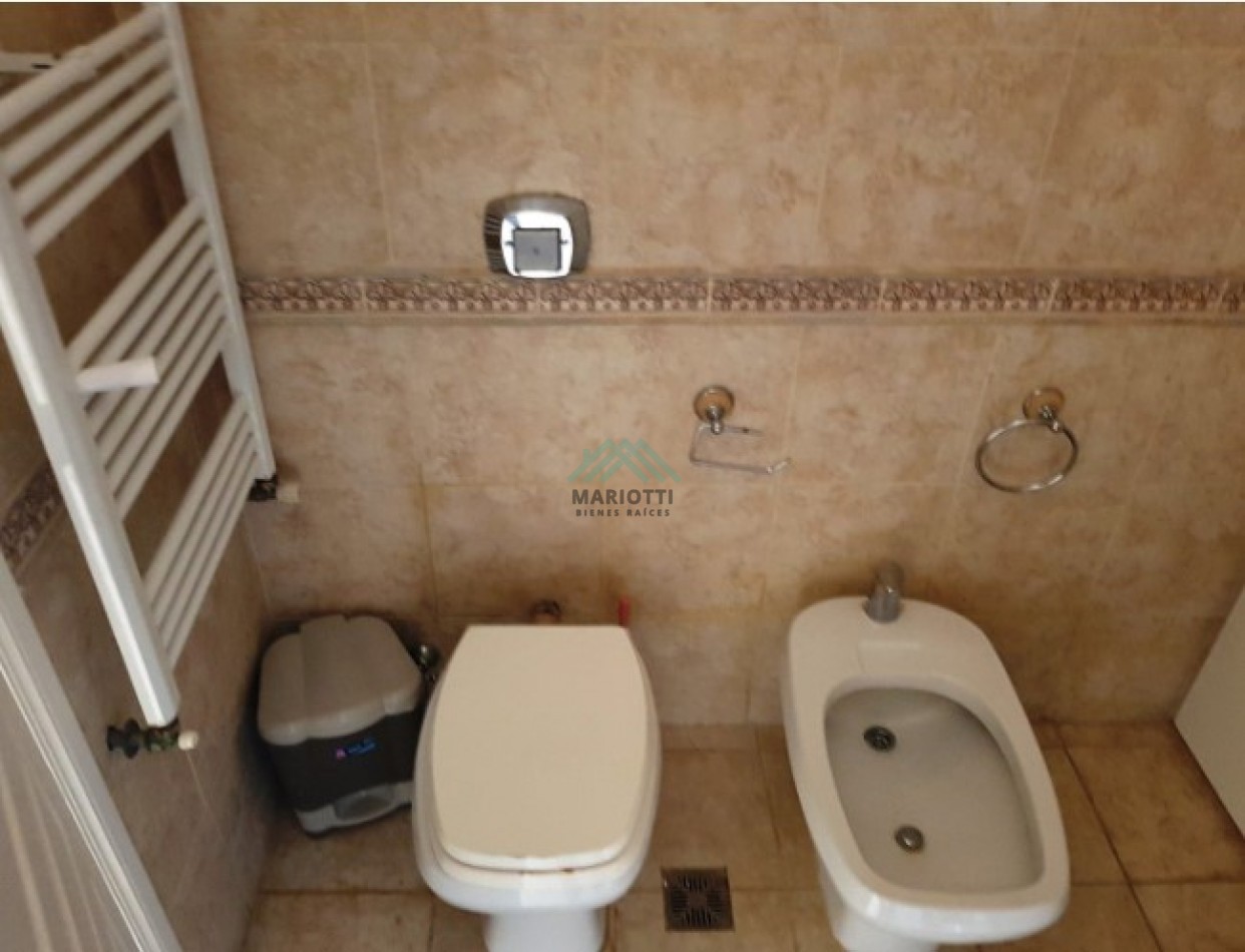 EN ALQUILER ANUAL - PINAMAR - CENTRO - DEPARTAMENTO SEMIPISO CON ESTACIONAMIENTO PRIVADO 