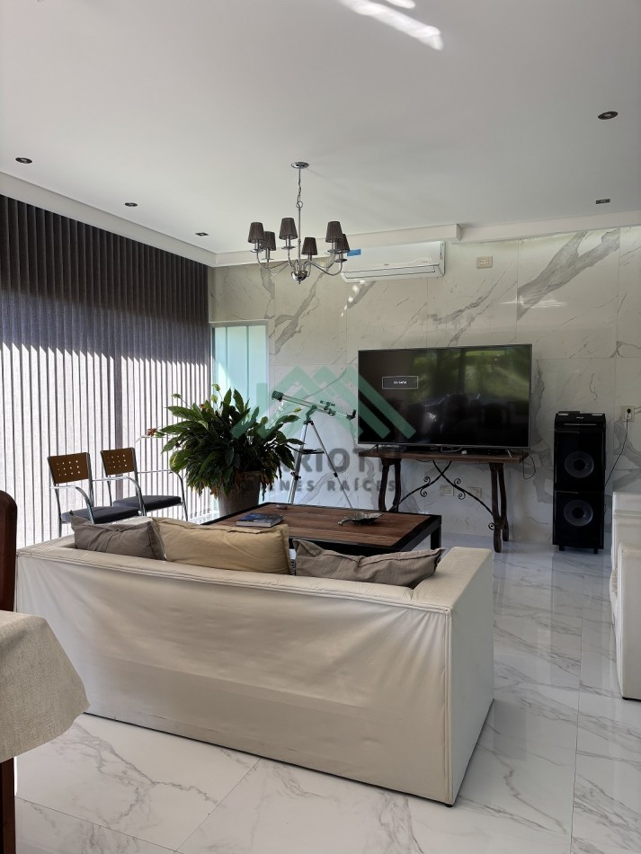 2026 - COSTA ESMERALDA - OPORTUNIDAD - EN VENTA - MODERNA CASA DE HORMIGON 