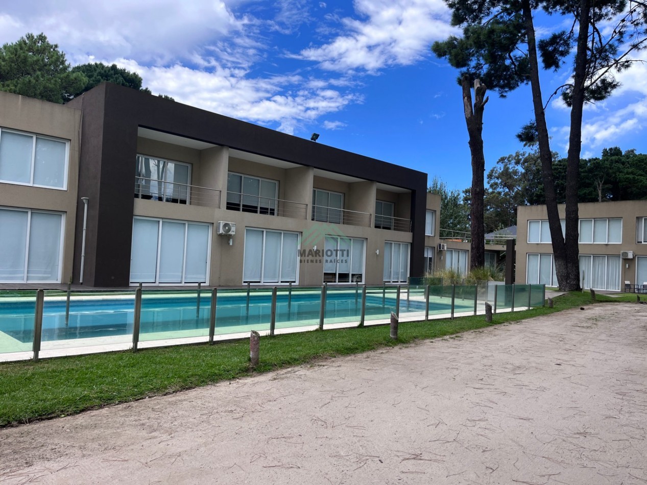 EN ALQUILER ANUAL - OSTENDE - PINAMAR - DUPLEX 3 AMBIENTES EN COMPLEJO CERRADO CON PILETA 