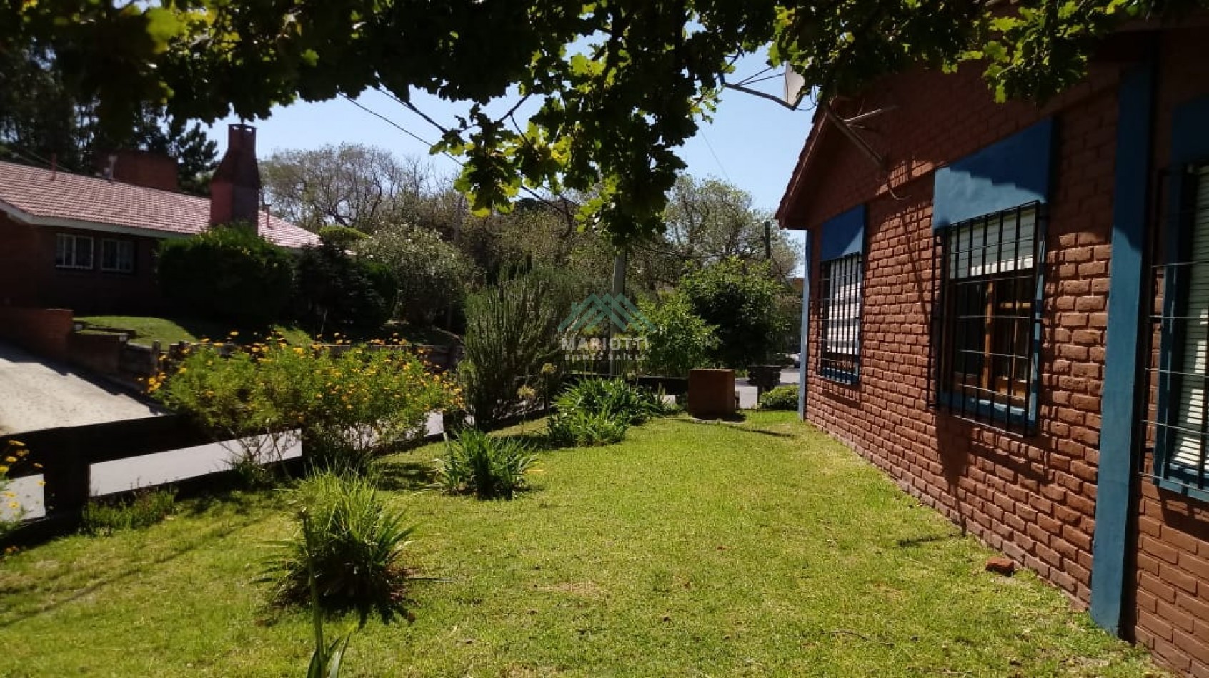 EN VENTA - MAR DE OSTENDE - CASA EN DOS LOTES MULTIFAMILIARES