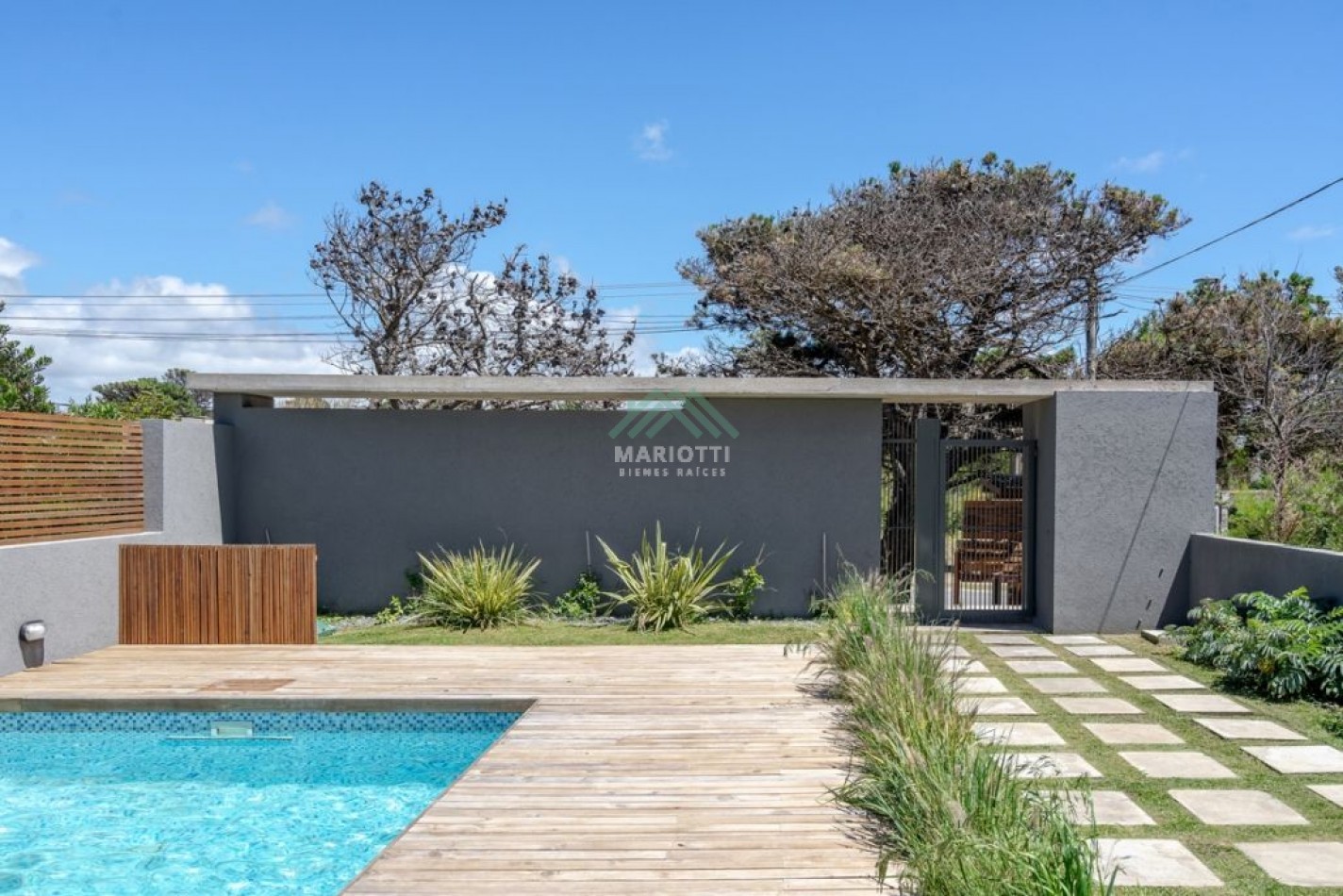 PINAMAR - MAR DE OSTENDE - VENTA DEPARTAMENTO 3 AMB CON PILETA Y SALIDA A LA PLAYA.