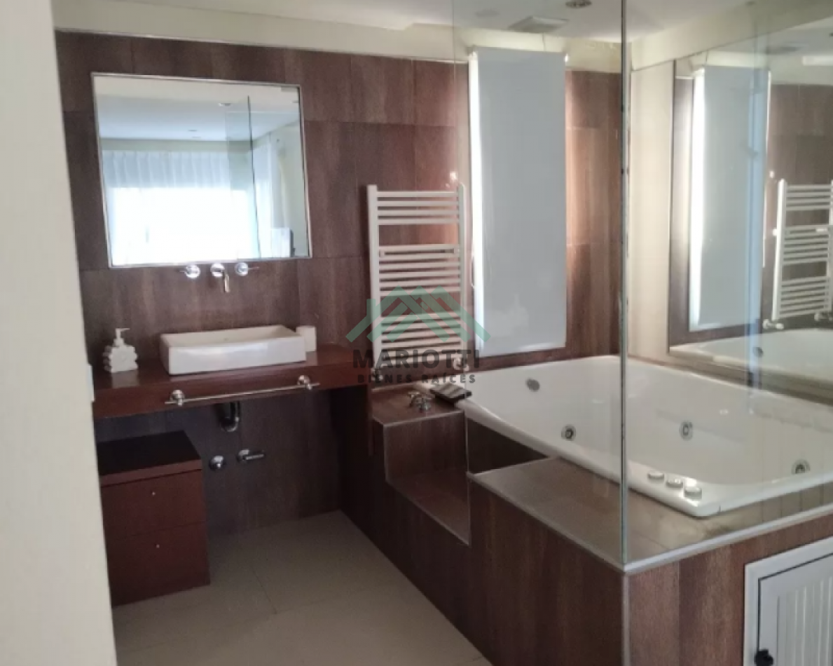 2027 - EN ALQUILER - PINAMAR ZONA NORTE - CASA 4 DORMITORIOS - PILETA