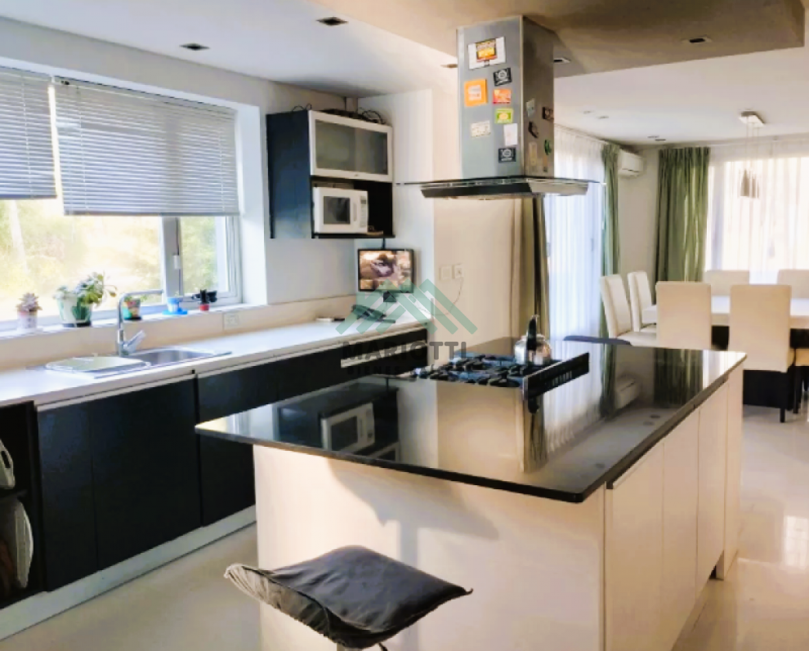 2027 - EN ALQUILER - PINAMAR ZONA NORTE - CASA 4 DORMITORIOS - PILETA