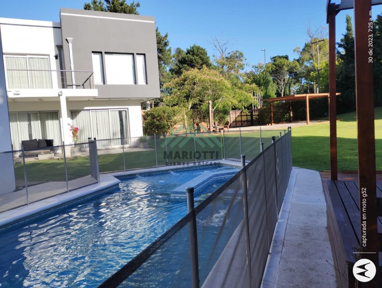 2027 - EN ALQUILER - PINAMAR ZONA NORTE - CASA 4 DORMITORIOS - PILETA