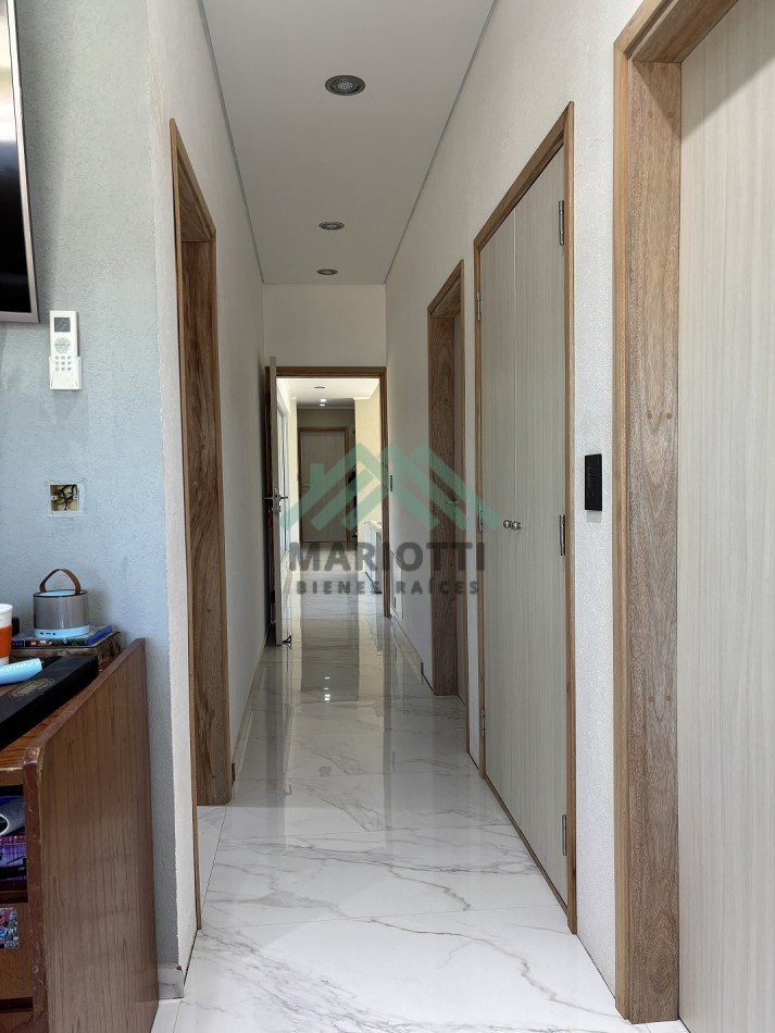 2026 - COSTA ESMERALDA - OPORTUNIDAD - EN VENTA - MODERNA CASA DE HORMIGON 