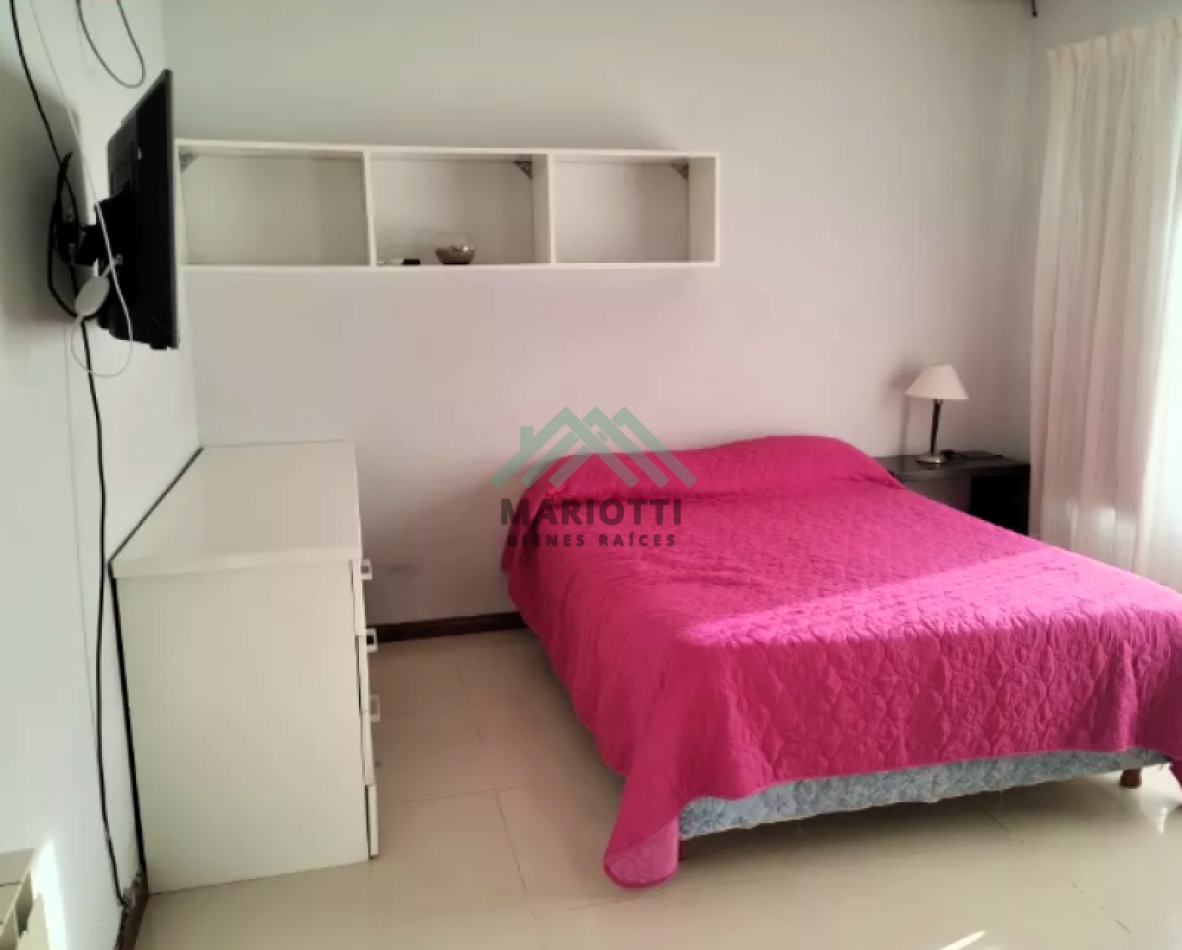 2027 - EN ALQUILER - PINAMAR ZONA NORTE - CASA 4 DORMITORIOS - PILETA