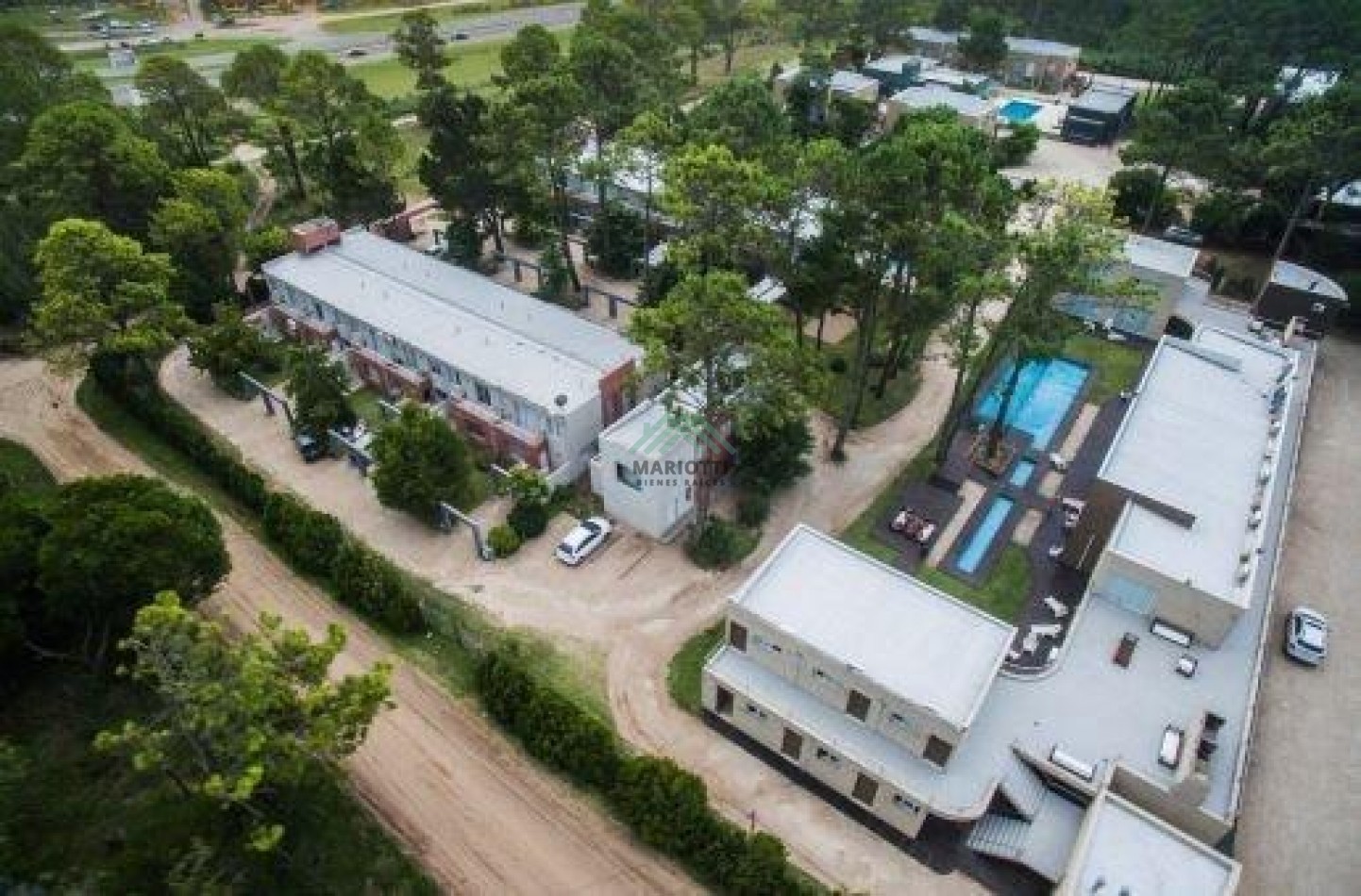 EN ALQUILER ANUAL - OSTENDE - PINAMAR - DUPLEX 3 AMBIENTES EN COMPLEJO CERRADO CON PILETA 