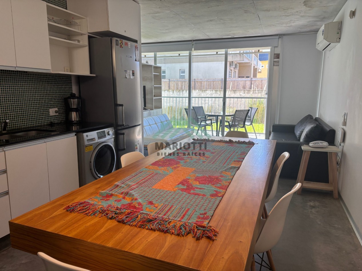 2027 - VALERIA DEL MAR - EN ALQUILER - DEPARTAMENTO PARA 6 CON PILETA