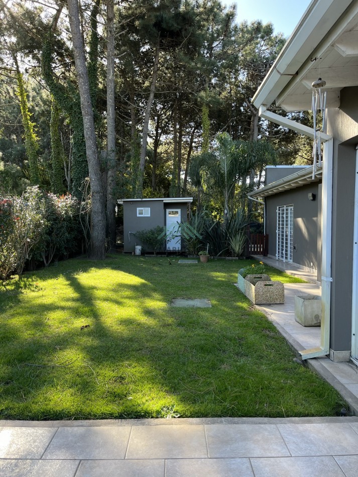 2026 - PINAMAR - EN ALQUILER MODERNA CASA PARA 6 PERSONAS CON PILETA CERCADA