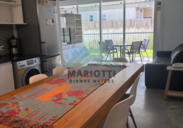 2027 - VALERIA DEL MAR - EN ALQUILER - DEPARTAMENTO PARA 6 CON PILETA
