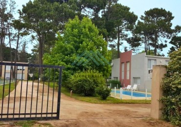 EN ALQUILER ANUAL - OSTENDE - PINAMAR - DUPLEX 3 AMBIENTES EN COMPLEJO CERRADO CON PILETA 