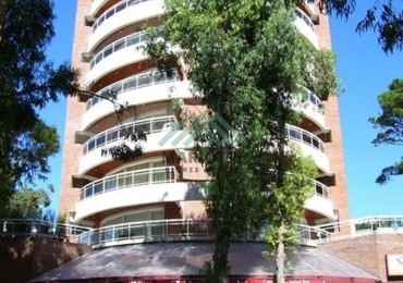 EN VENTA - PINAMAR - CENTRO - DEPARTAMENTO SEMIPISO CON ESTACIONAMIENTO PRIVADO 