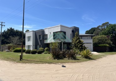 2026 - EN ALQUILER - PINAMAR ZONA NORTE - CASA 4 DORMITORIOS - PILETA
